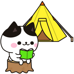 テントの前で読書をするネコ（ハチワレ）